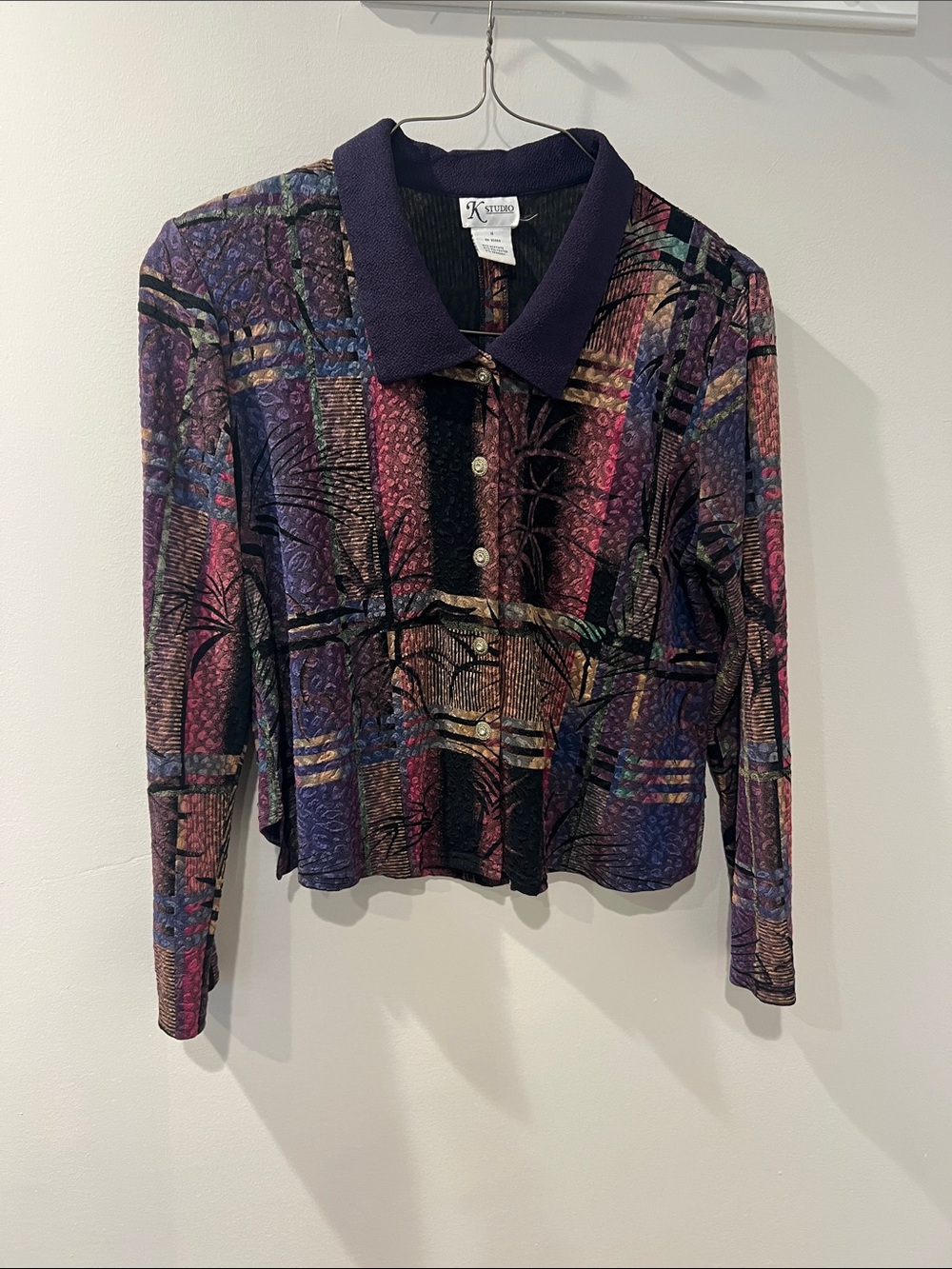 Vintage Textured Multicolor Abstract Button-Up Top with Dark Collar